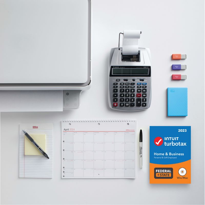 Brand Studio/Brand Photography/Accessories and Supplies/Taxes/SHOT_5_DEC_22_TAX_PREP_074-edit3_HRBlock