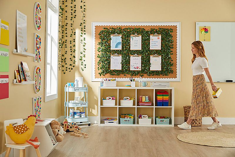 Brand Studio/Brand Photography/Lifestyle w_Model/AUG_22_CALMING_CLASSROOM_675