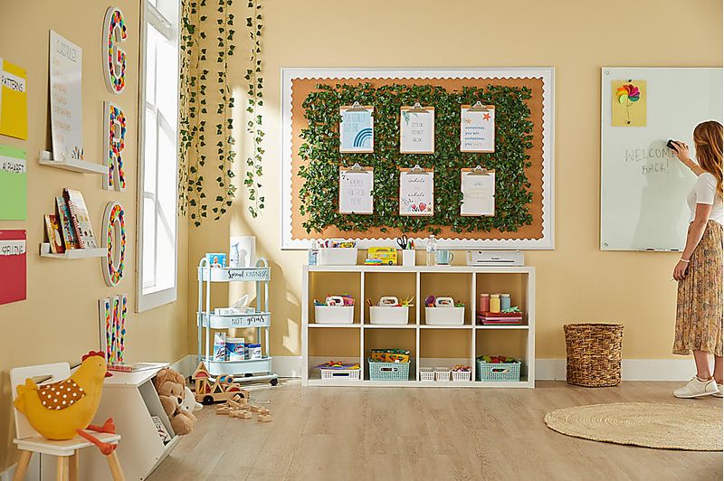 Brand Studio/Brand Photography/Lifestyle w_Model/AUG_22_CALMING_CLASSROOM_632