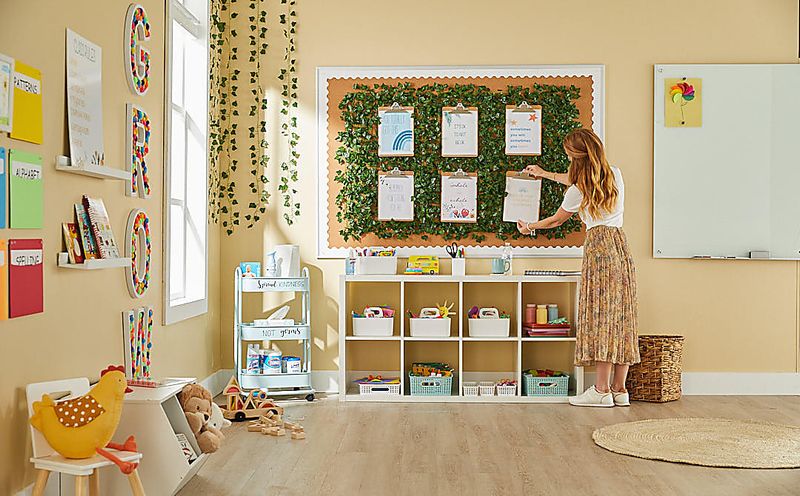 Brand Studio/Brand Photography/Lifestyle w_Model/AUG_22_CALMING_CLASSROOM_605