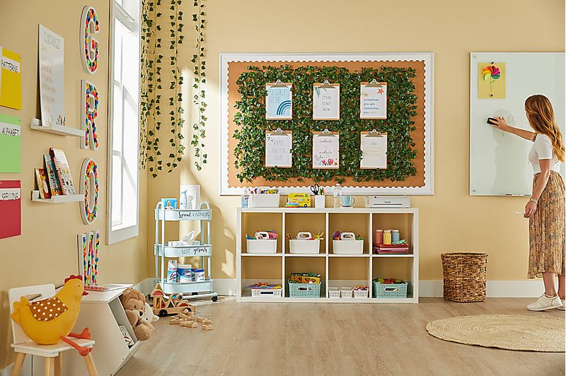Brand Studio/Brand Photography/Lifestyle w_Model/AUG_22_CALMING_CLASSROOM_637