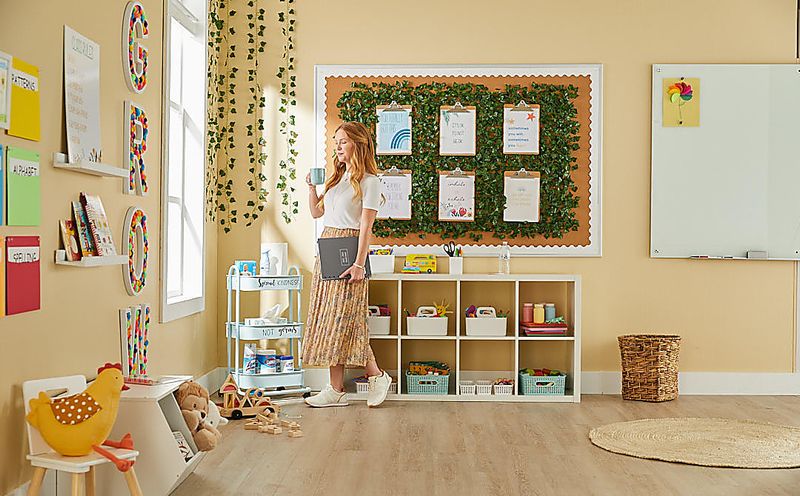 Brand Studio/Brand Photography/Lifestyle w_Model/AUG_22_CALMING_CLASSROOM_607
