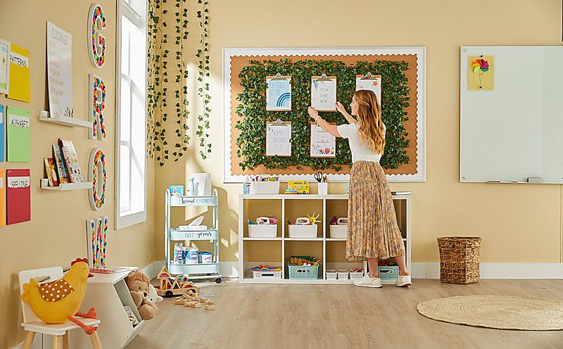 Brand Studio/Brand Photography/Lifestyle w_Model/AUG_22_CALMING_CLASSROOM_603