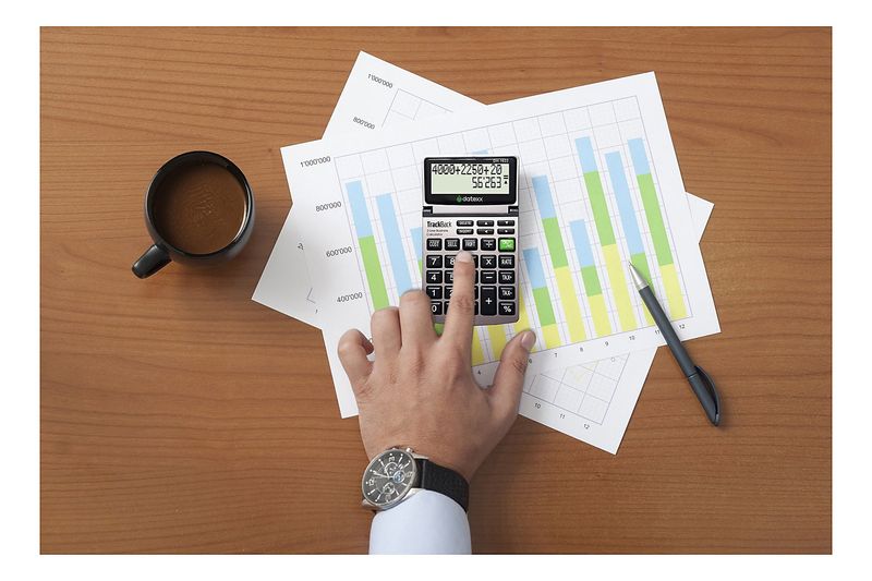 products/7053783/7053783_o03_handheld_calculator